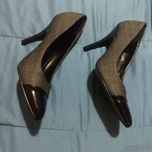 High heel pumps